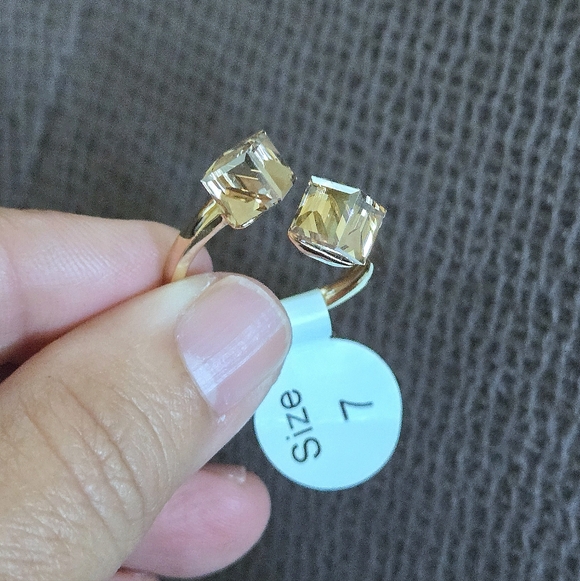 bleu💙 sage Champagne🍾 Colored Cube🧊 Crystals💎 Bypass Ring - NWT - Picture 3 of 14